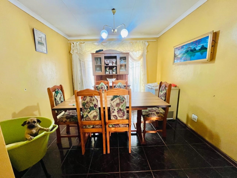 3 Bedroom Property for Sale in Molifi Tau Kloof Free State